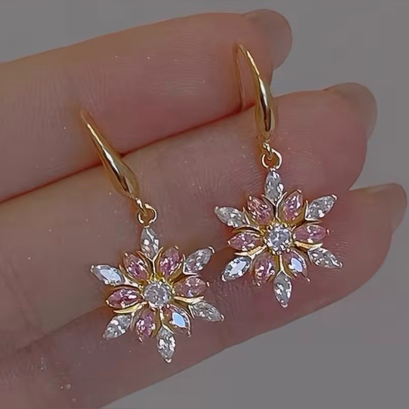 Snowflake Earrings with Pink Glass Inlay Gorgeous Modern New - Picture 5 of 6